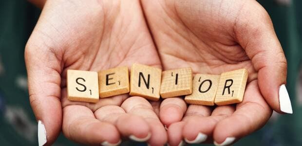 Seniori patria medzi najzraniteľnejšie skupiny pri rozhodovaní o vlastných financiách. Čo odporúča polícia?