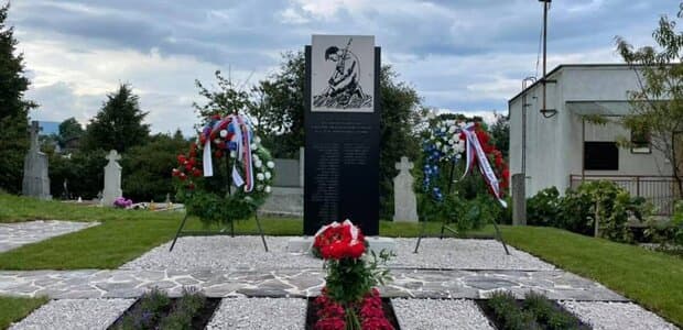 V obci Poruba vybudovali pomník obetiam prvej a druhej svetovej vojny
