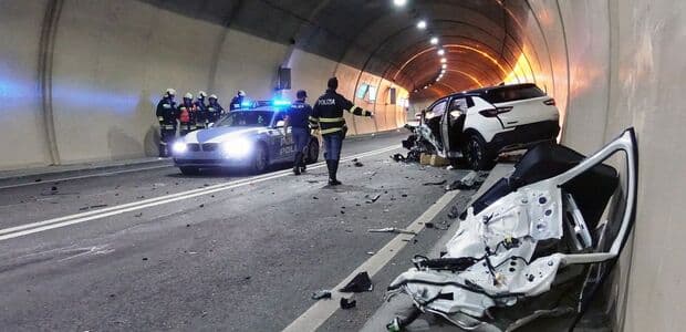Ako postupovať pri nehode v tuneli? Volať mobilom sa neodporúča
