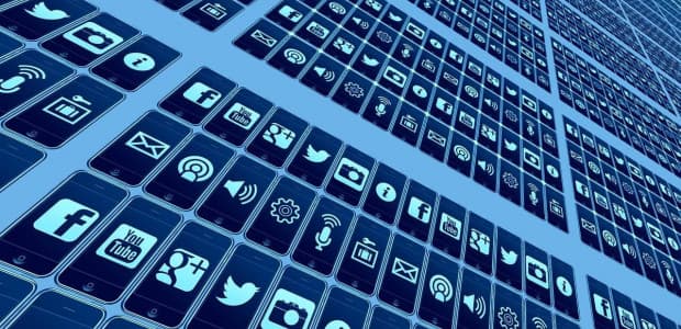 30. apríla sa začala písať moderná história online života!