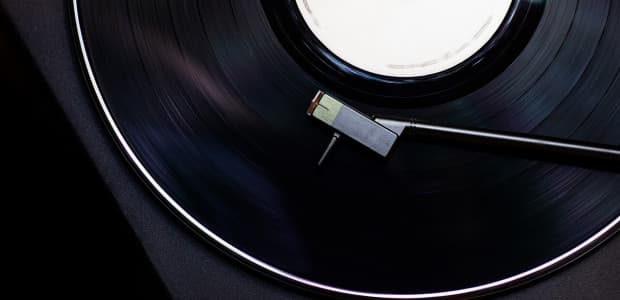Bol to jeho šiesty štúdiový album. V tento deň zožal veľký úspech. Skladby z albumu počúvame dodnes!