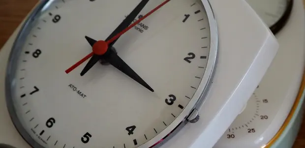 Kuchynské hodiny, ktoré udávali rytmus dňa